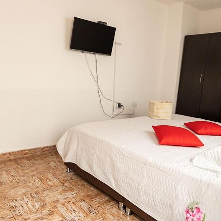 Komodo Alojamiento- Hostal Autoservicio, Ubicado Cerca Al Centro Historico - Bano Privado, Wifi , Cama 2X2 Y Agua Caliente Y Cocina Compartida Popayan Exterior photo