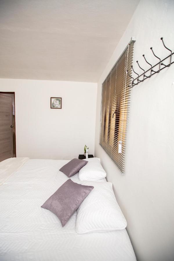 Komodo Alojamiento- Hostal Autoservicio, Ubicado Cerca Al Centro Historico - Bano Privado, Wifi , Cama 2X2 Y Agua Caliente Y Cocina Compartida Popayan Exterior photo
