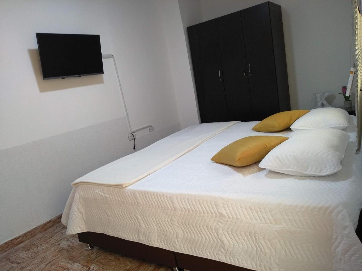Komodo Alojamiento- Hostal Autoservicio, Ubicado Cerca Al Centro Historico - Bano Privado, Wifi , Cama 2X2 Y Agua Caliente Y Cocina Compartida Popayan Exterior photo