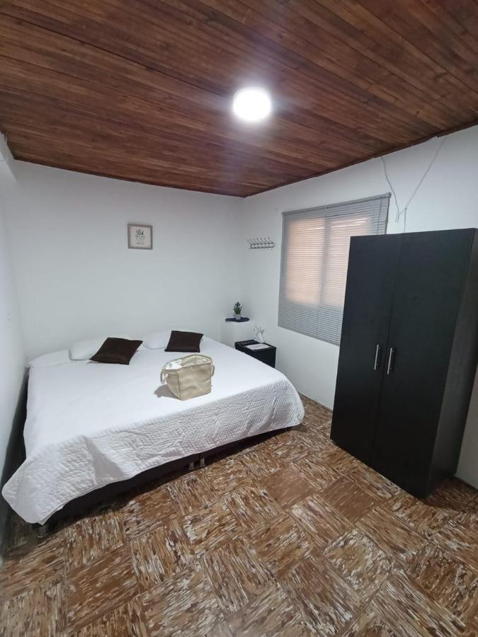 Komodo Alojamiento- Hostal Autoservicio, Ubicado Cerca Al Centro Historico - Bano Privado, Wifi , Cama 2X2 Y Agua Caliente Y Cocina Compartida Popayan Exterior photo