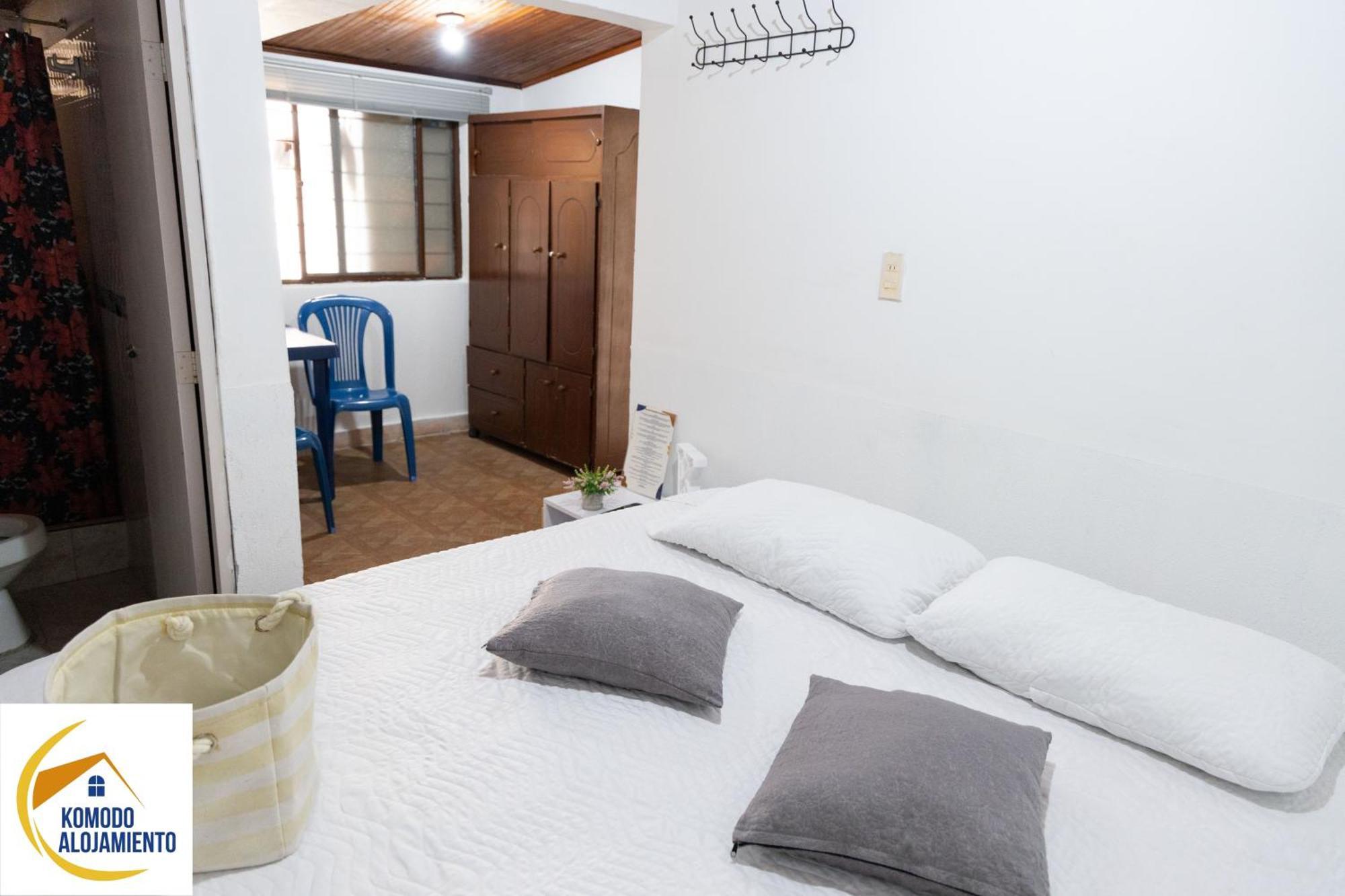 Komodo Alojamiento- Hostal Autoservicio, Ubicado Cerca Al Centro Historico - Bano Privado, Wifi , Cama 2X2 Y Agua Caliente Y Cocina Compartida Popayan Exterior photo