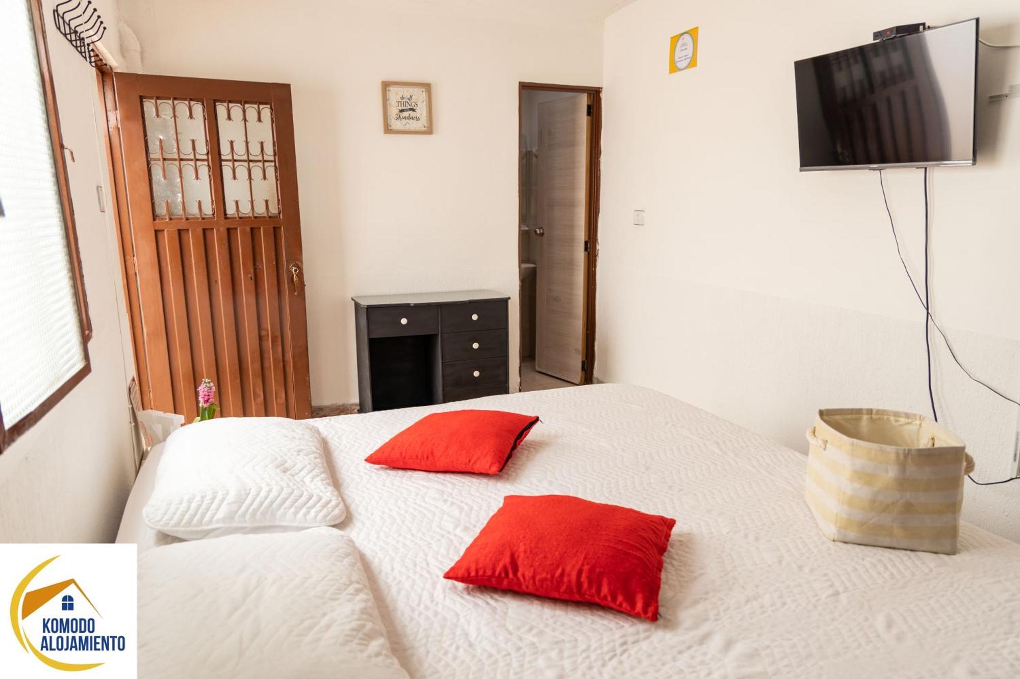 Komodo Alojamiento- Hostal Autoservicio, Ubicado Cerca Al Centro Historico - Bano Privado, Wifi , Cama 2X2 Y Agua Caliente Y Cocina Compartida Popayan Exterior photo