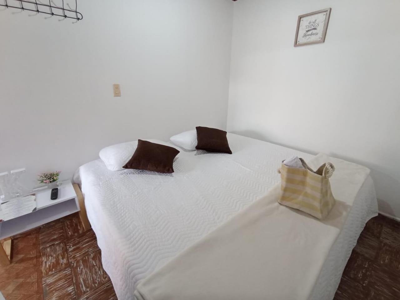 Komodo Alojamiento- Hostal Autoservicio, Ubicado Cerca Al Centro Historico - Bano Privado, Wifi , Cama 2X2 Y Agua Caliente Y Cocina Compartida Popayan Exterior photo